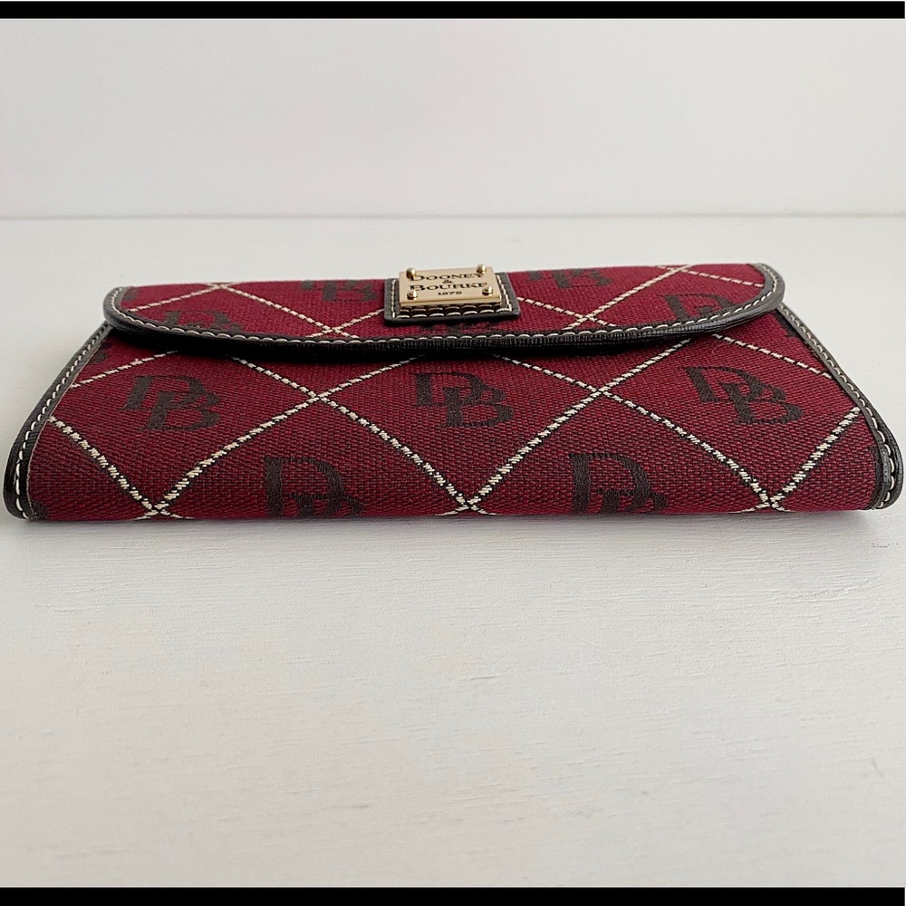 DOONEY & BOURKE Gretta Continental Monogram Wallet Bordeaux - Picture 2 of 12